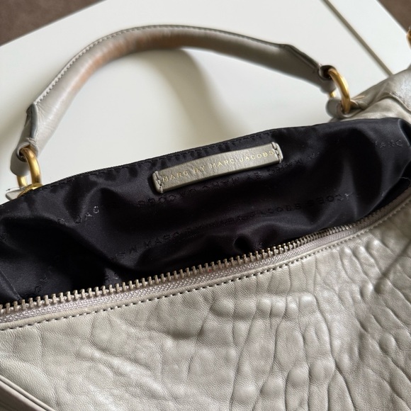 Marc By Marc Jacobs Designer Gray Amee Leather Crossbody Bag and Gold Hardware - Picture 7 of 13